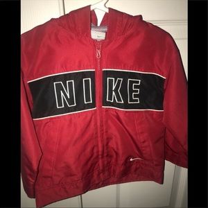 Nike unisex youth hooded jacket, 100% polyester. Great condition!